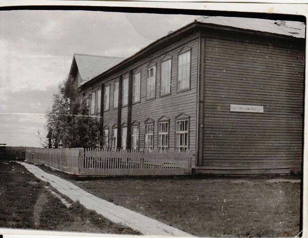 Старое здание Заевской средней школы